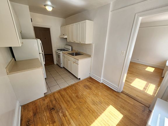 5th image of 3900 Greystone Ave APT 14F