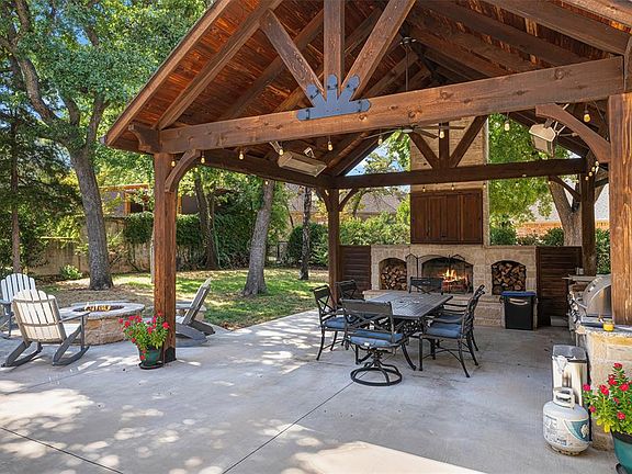 4th image of 1901 Mission Hills Cir