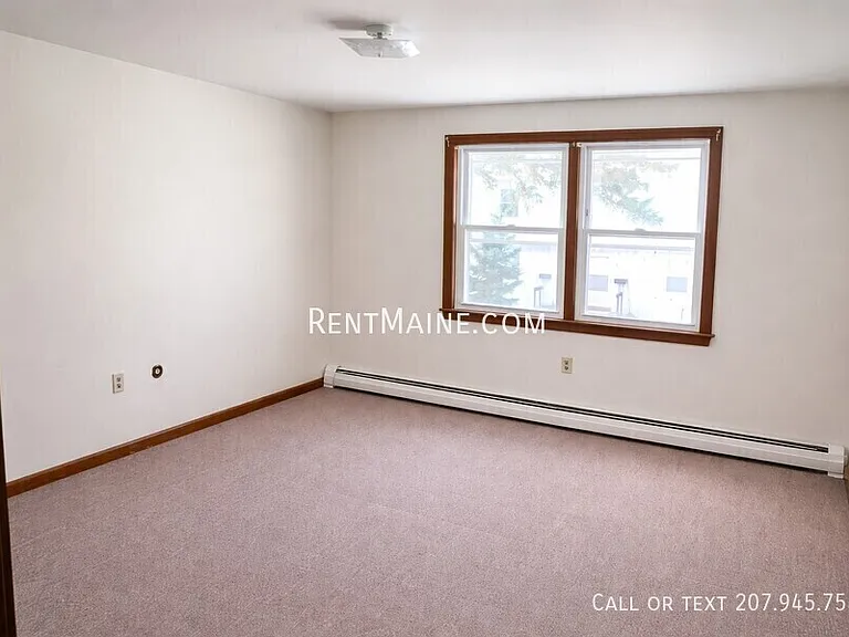 19 Hemlock St — Photo 10