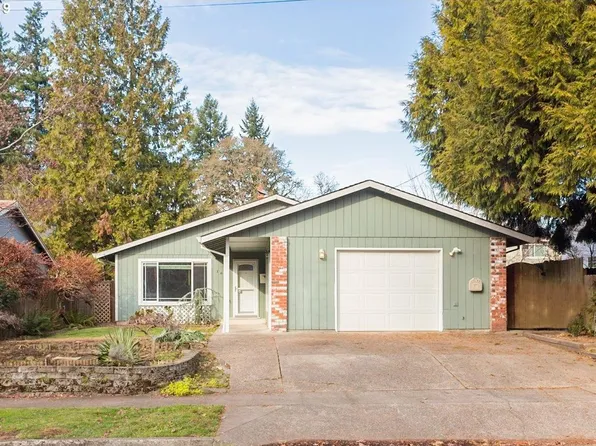 160 W Ipswich St, Gladstone, OR 97027