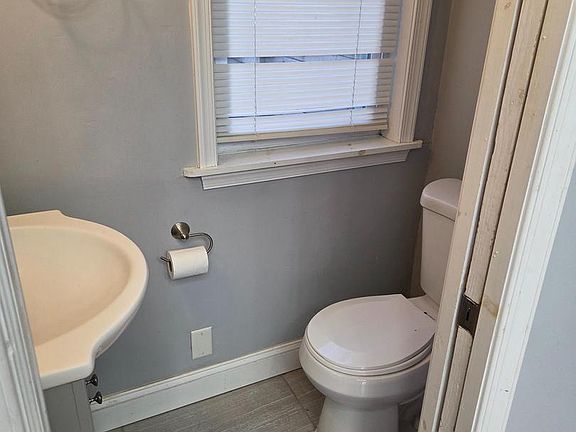 4th image of 2027 E Cumberland St