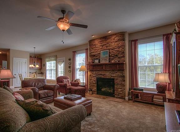 5th image of 1006 Victoria Blake Ln