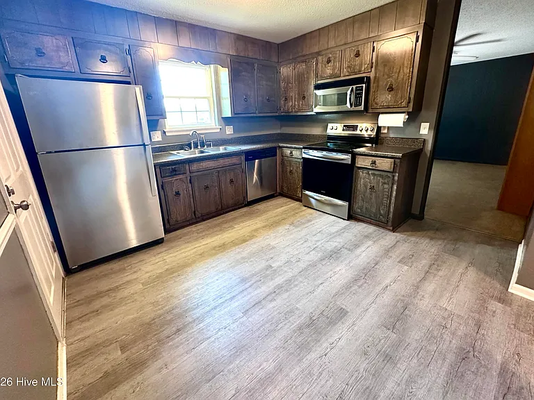 4558 Colonial Rd — Photo 6