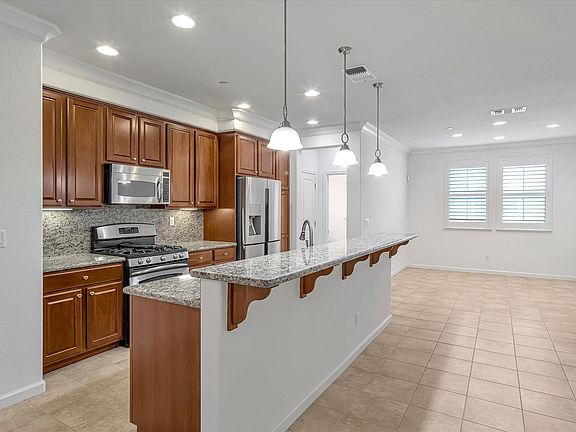 2nd image of 904 Alegre Pl
