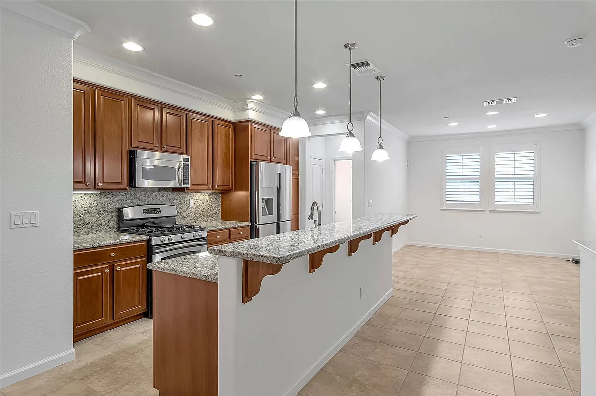 Building Photo - 904 Alegre Pl