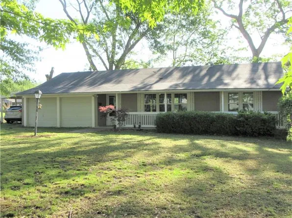 645 N Cherry St, Ottawa, KS 66067