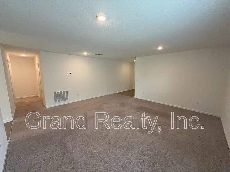 4360 Jitterbug St — Photo 5