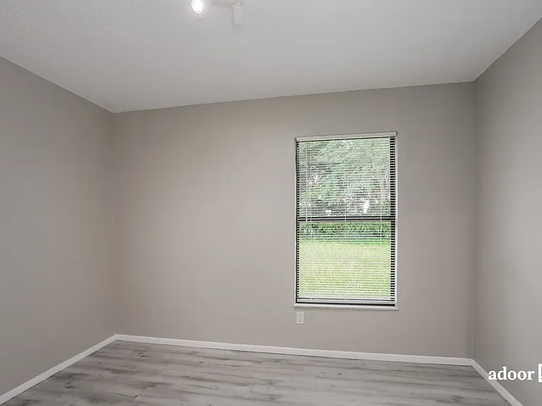 11329 Maybrook Ave — Photo 11