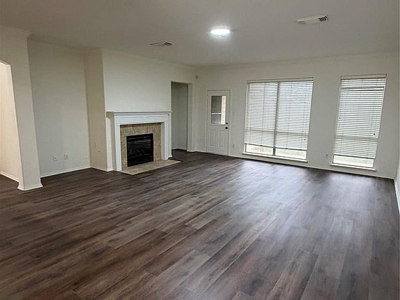 3rd image of 3615 Slocom Dr