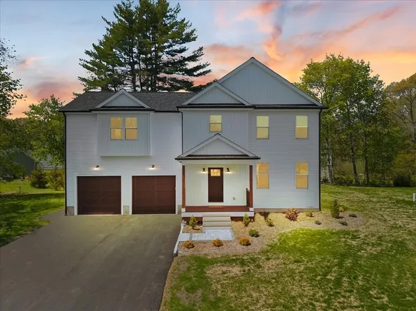 2 Valley Run Dr, Attleboro, MA 02703