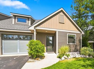 10823 E Grandview Rd, Traverse City, MI 49684