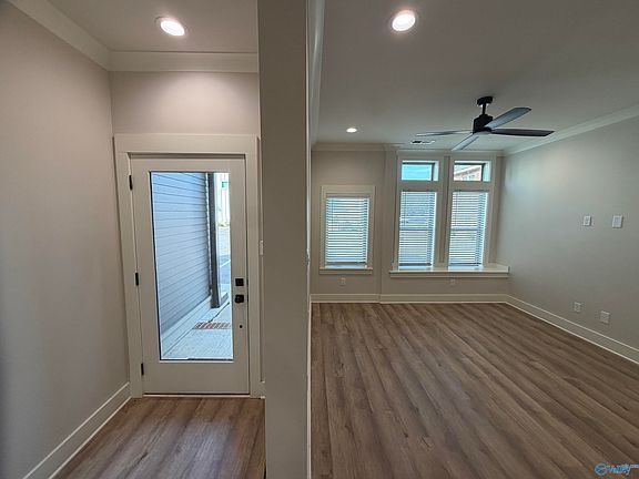 5th image of 15 Vine St NE
