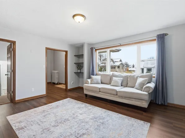 710 5th Ave SE, Dyersville, IA 52040