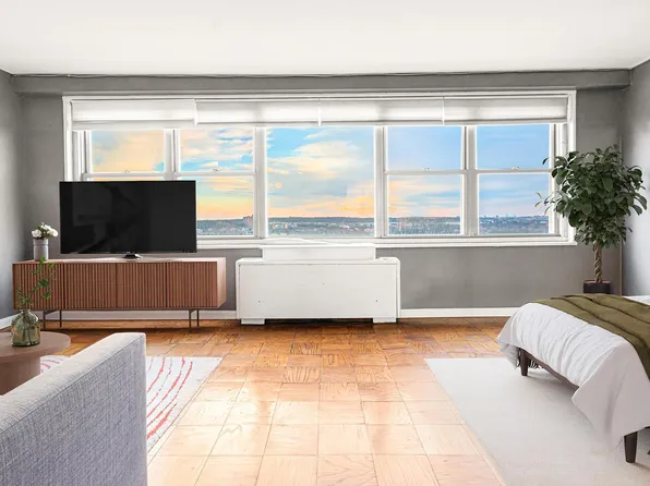 70-25 Yellowstone Boulevard image 1 of 25