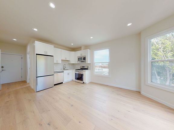 3rd image of 1555 Hyde St APT 7