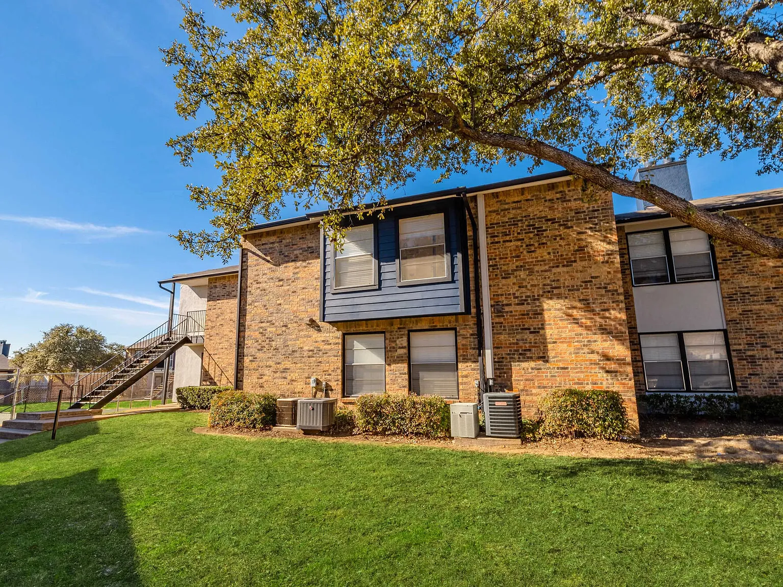 Bella Vista — Photo 1