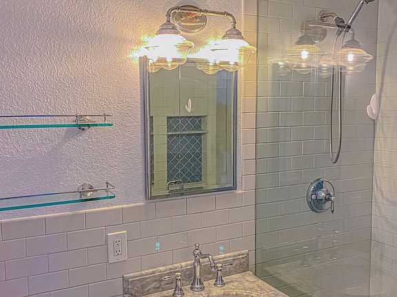 5th image of 1402 Lee Court
