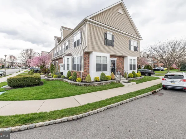 2124 W Reserve Dr, Philadelphia, PA 19145