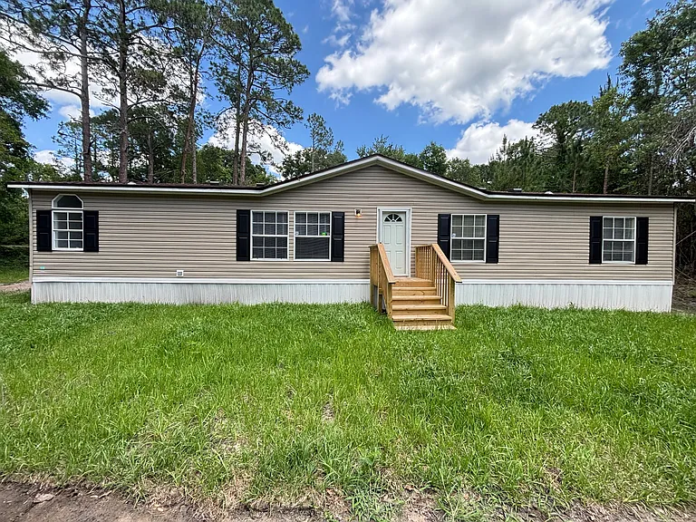9361 State Route 100 SE — Photo 1