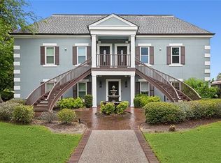 9 Golf Villa Dr APT B, New Orleans, LA 70131