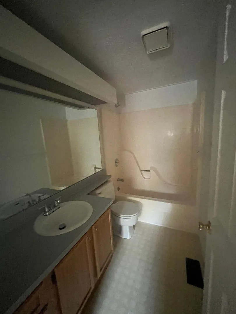 Move-in Ready 3 Bed Townhome in Sought After Fairport Area — Photo 4
