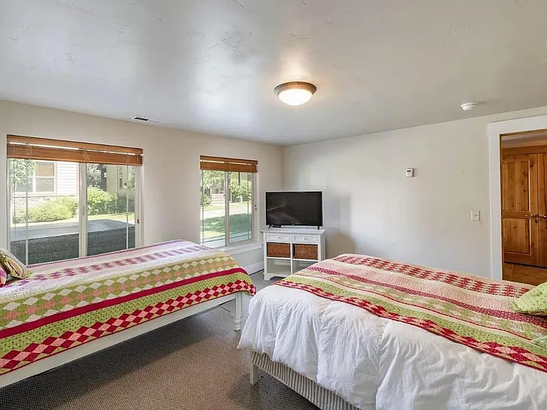 5640 Kodiak Way — Photo 23