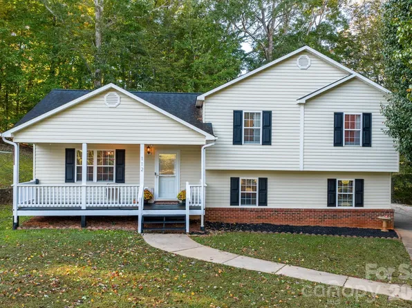 112 Surrey Dr, Morganton, NC 28655