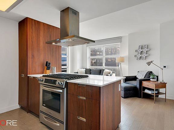 4th image of 500 W 30th St APT 14J