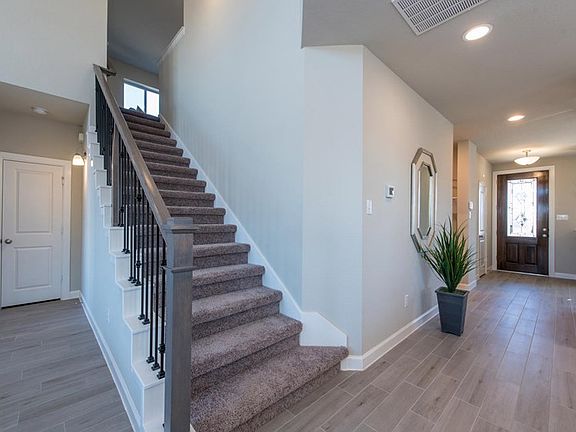 The Edgeport - Foyer