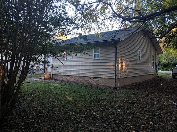 2nd image of 2429 Selma Ave