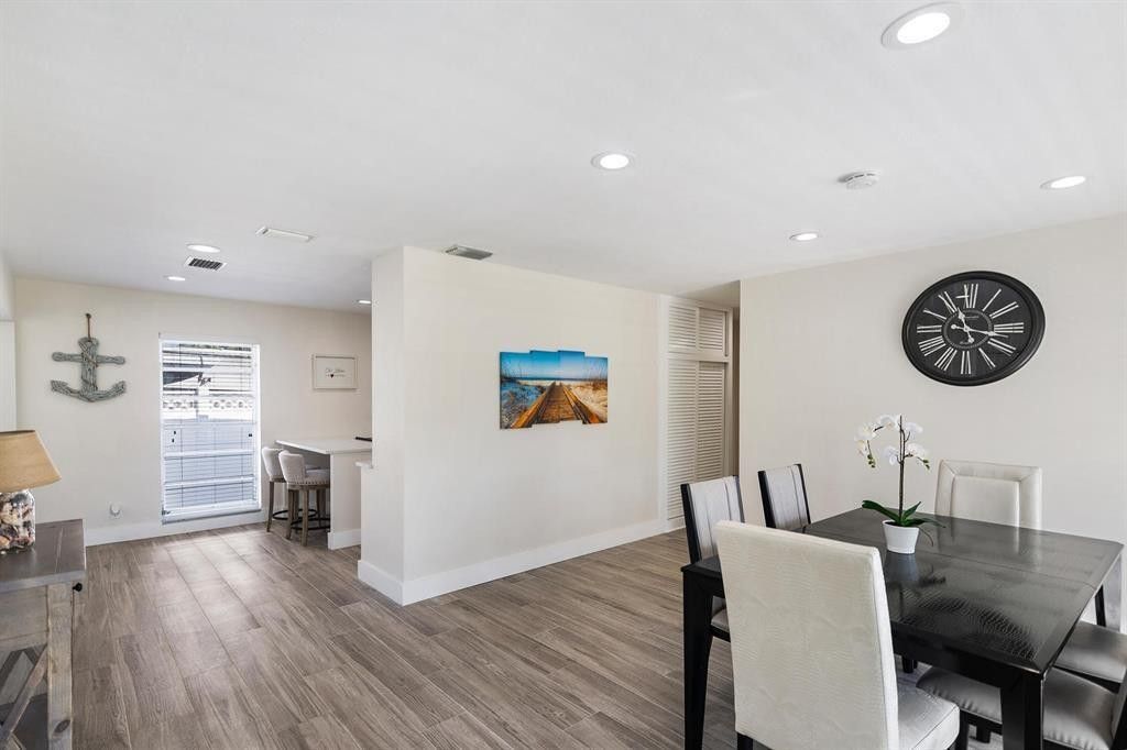 2501 NE 12TH Street, photo 9