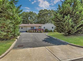 166 Granny Rd, Farmingville, NY 11738