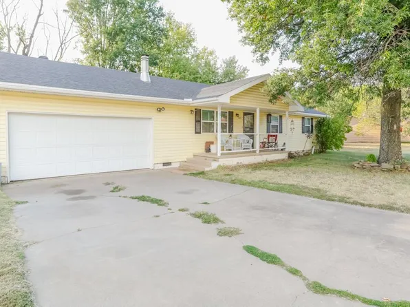 2015 N 10th St, Independence, KS 67301