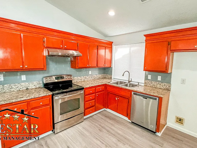 4605 Mount Everest Way — Photo 12