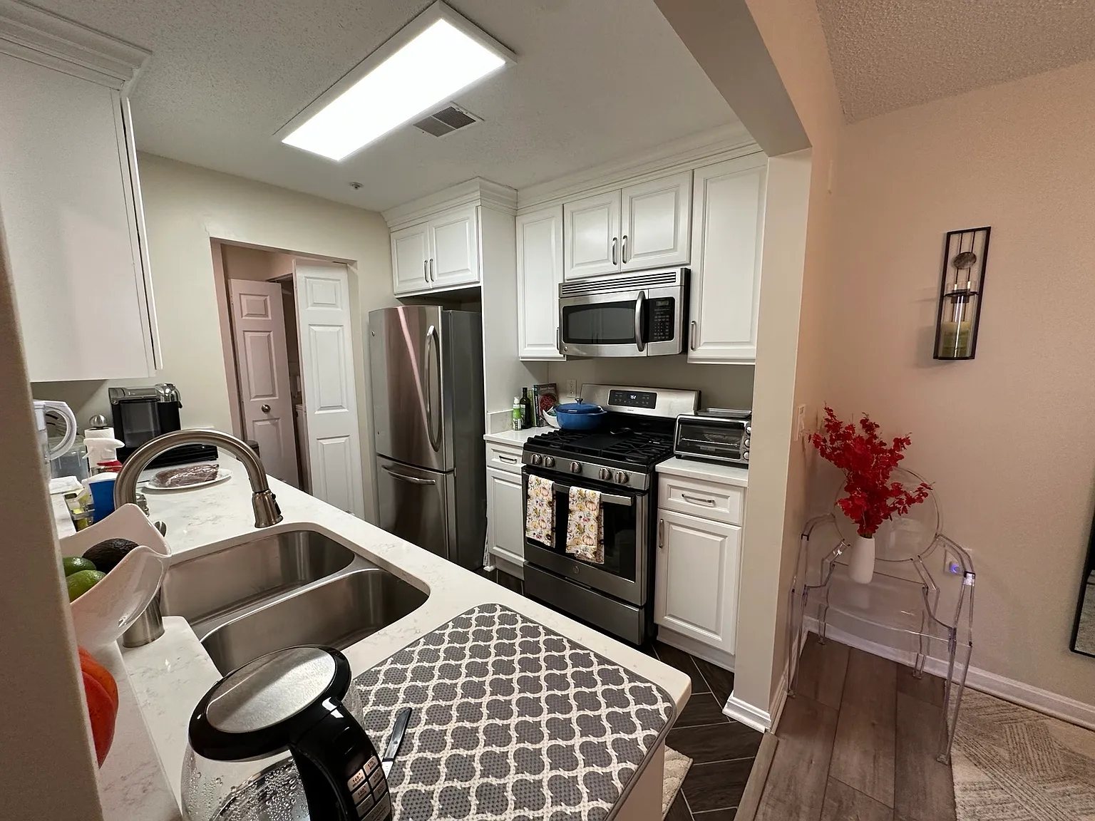 2 bed, 1100 sqft, $2,500 — Photo 1