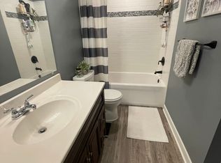 2700 Woodridge Ln, Waukesha, WI 53188