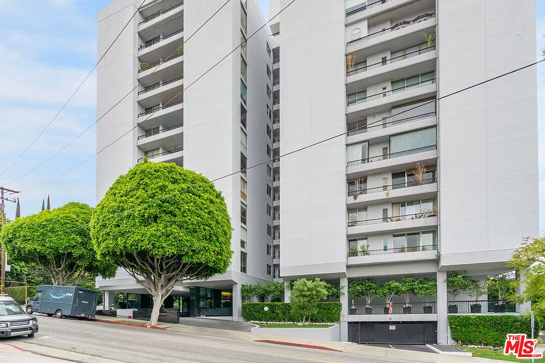 2 bed, 3.0 bath, 2252 sqft, $10,000 — Photo 1