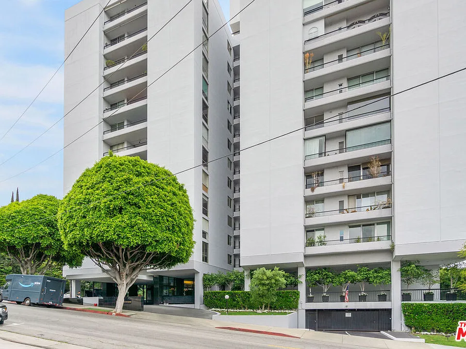 1100 Alta Loma Rd #804