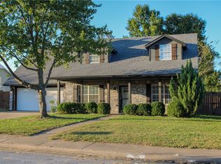 2711 W Bishop Dr, Rogers, AR 72756