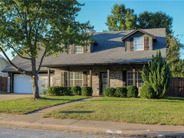 2711 W Bishop Dr, Rogers, AR 72756