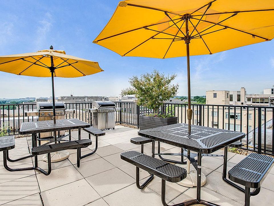 Rooftop deck with grills