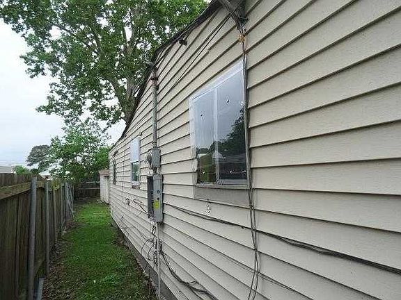 LEFT SIDE OF HOME