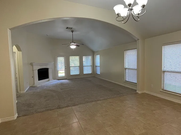 10525 Flat Creek Trl — Photo 7