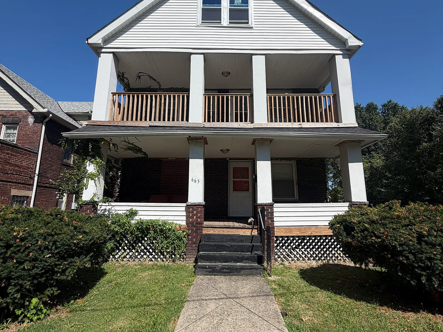 3 bed, 1040 sqft, $1,350 — Photo 1