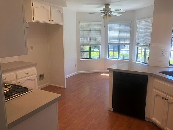 5th image of 30 Versailles Ct