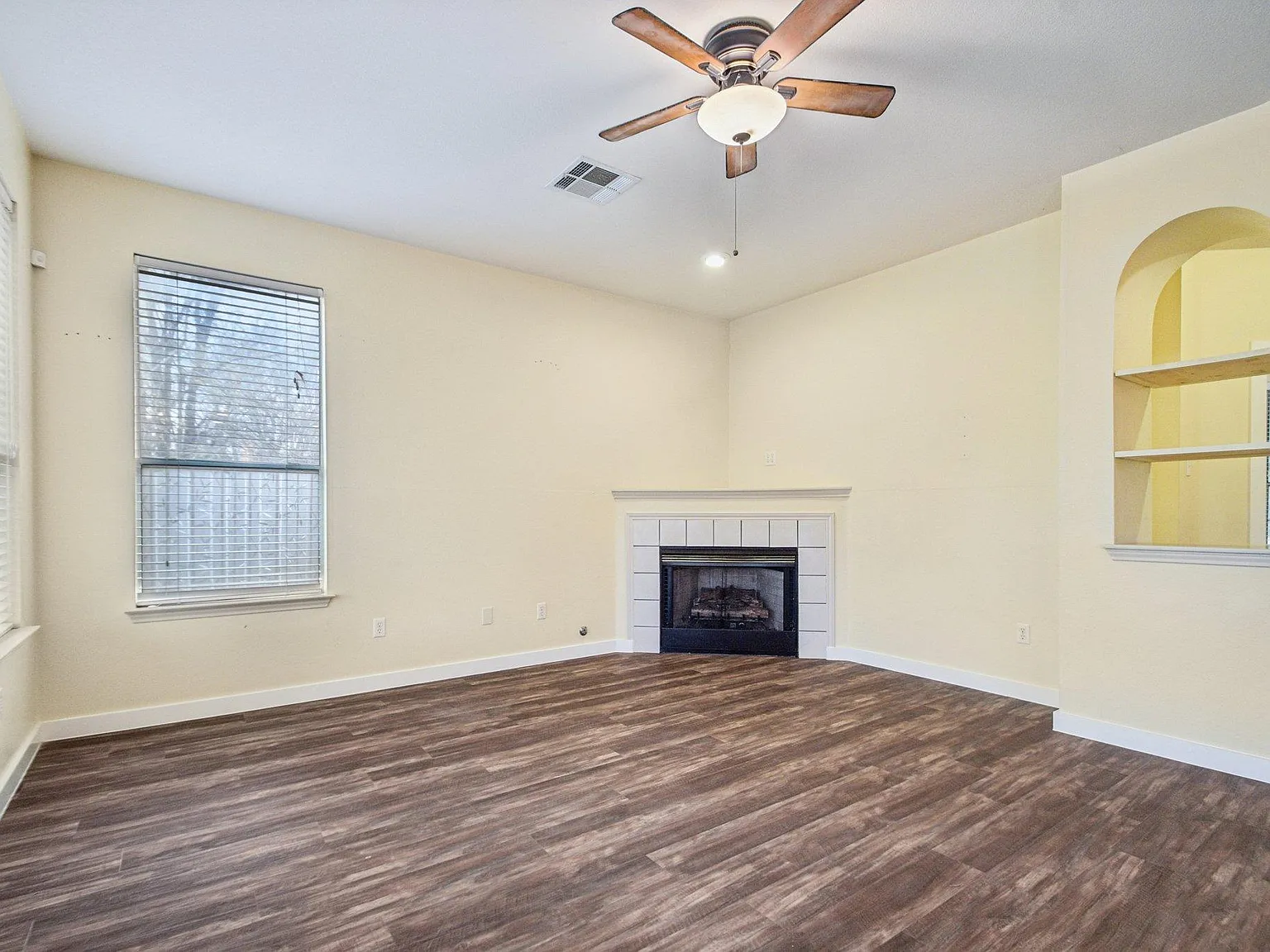 3 bed, 2.5 bath, 2338 sqft, $3,100 — Photo 4