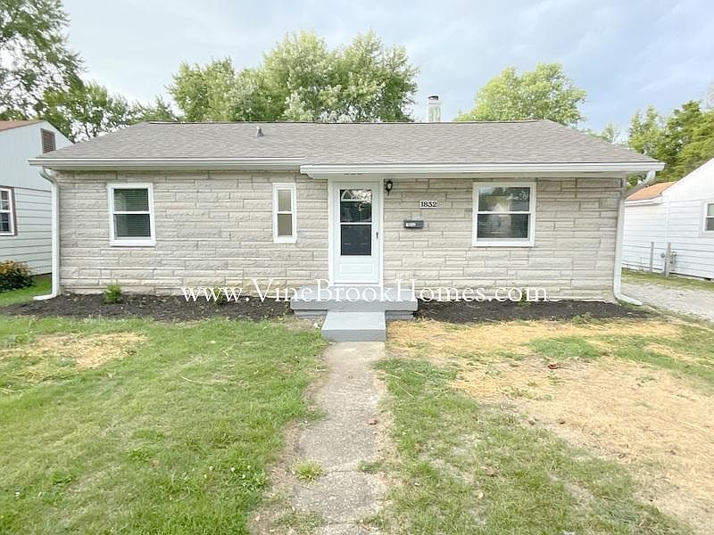 1st image of 1832 N Hawthorne Ln