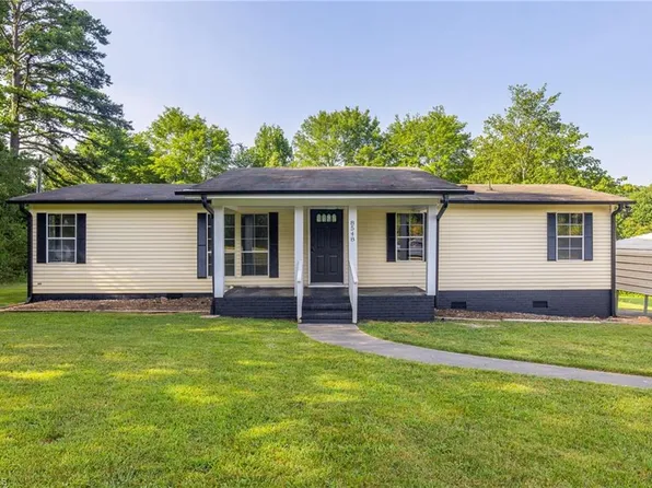 8548 Reynolda Rd, Pfafftown, NC 27040
