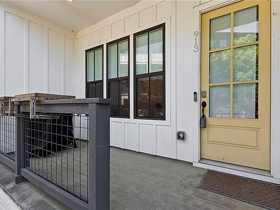 3rd image of 913 Brees Ct
