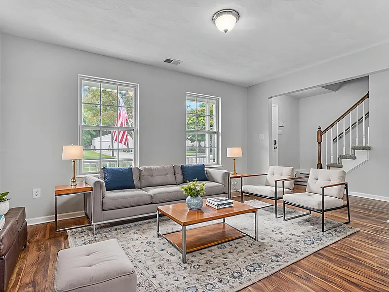 430 Woodford St — Photo 20